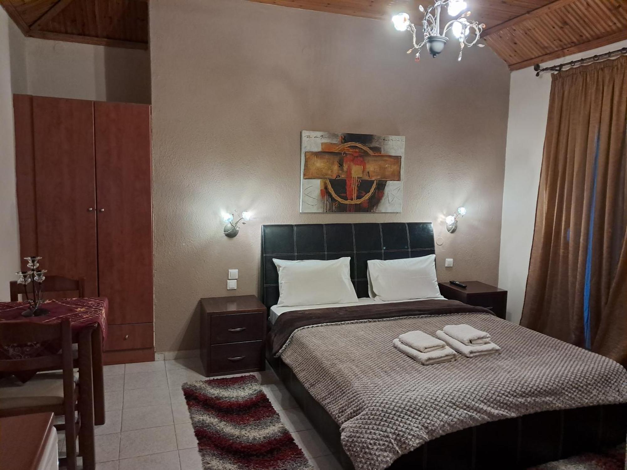 Erodios Guesthouse Káto Loutrákion Esterno foto