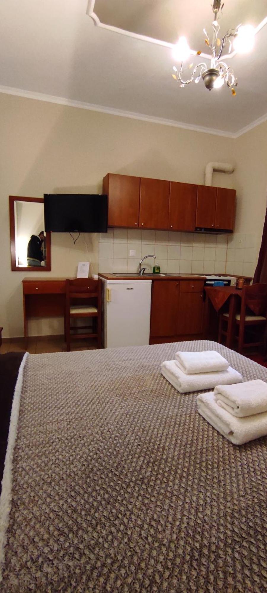 Erodios Guesthouse Káto Loutrákion Esterno foto