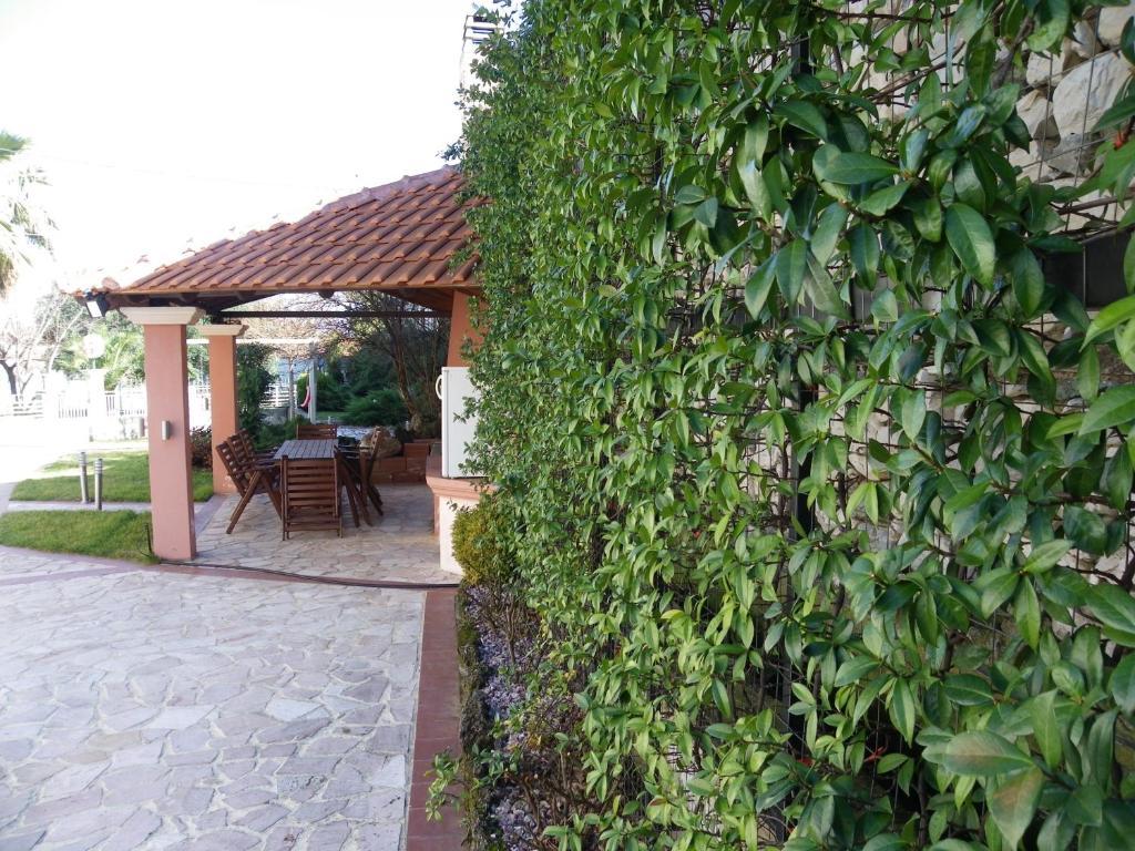 Erodios Guesthouse Káto Loutrákion Esterno foto